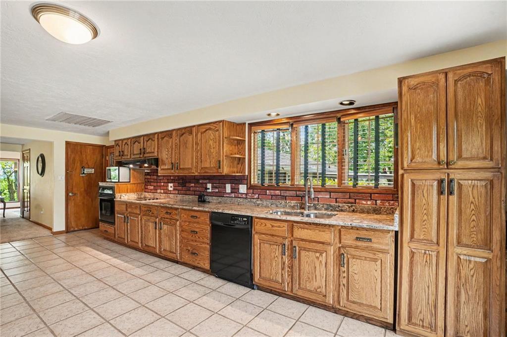 7717 Franklin Road Cranberry Township, PA 16066 - Photo 8 of 35