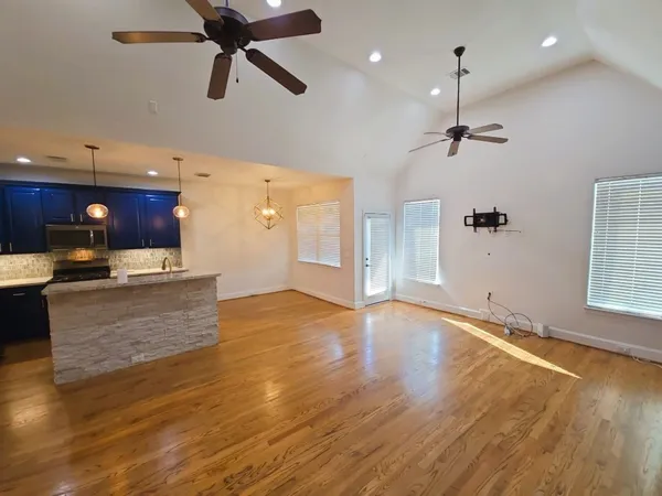 $2,295 | 306 Gregg Street, Houston, TX 77020