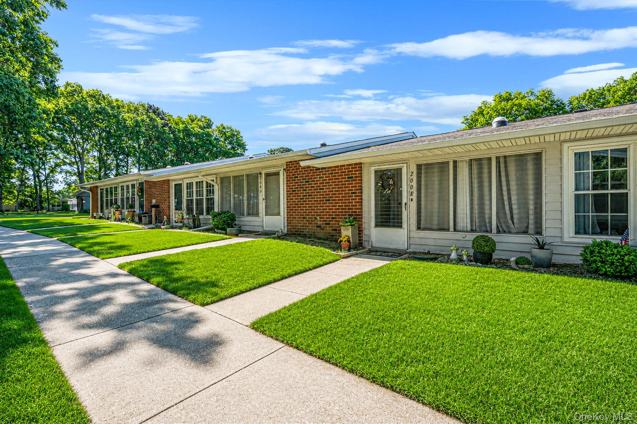 200 Newcastle Court, Unit E Ridge, NY 11961 - Photo 4 of 20
