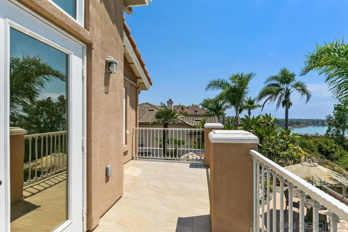 7337 Melodia Terrace Carlsbad, CA 92011 - Photo 25 of 42 a view of a outdoor space