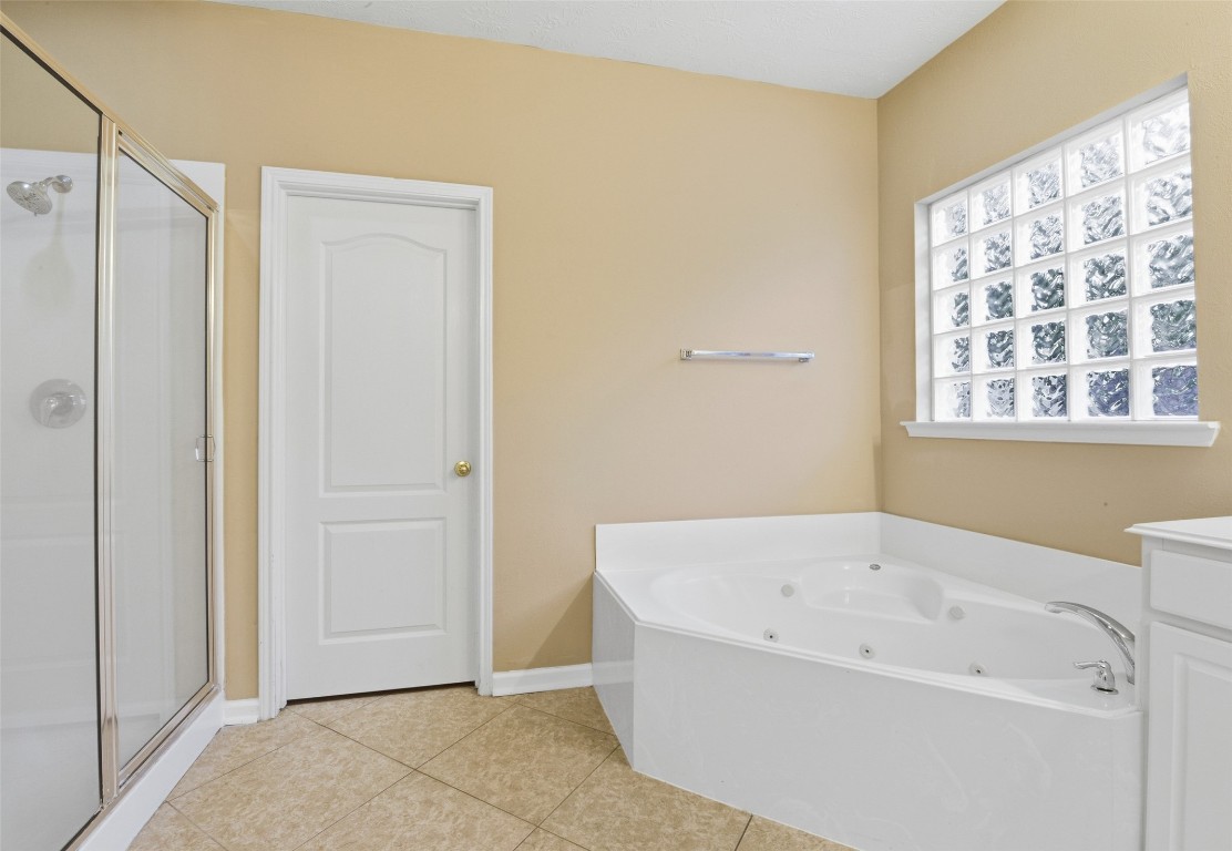 24938 Crystal Stone Lane Katy, TX 77494 - Photo 32 of 50 a white bath tub sitting next to a window