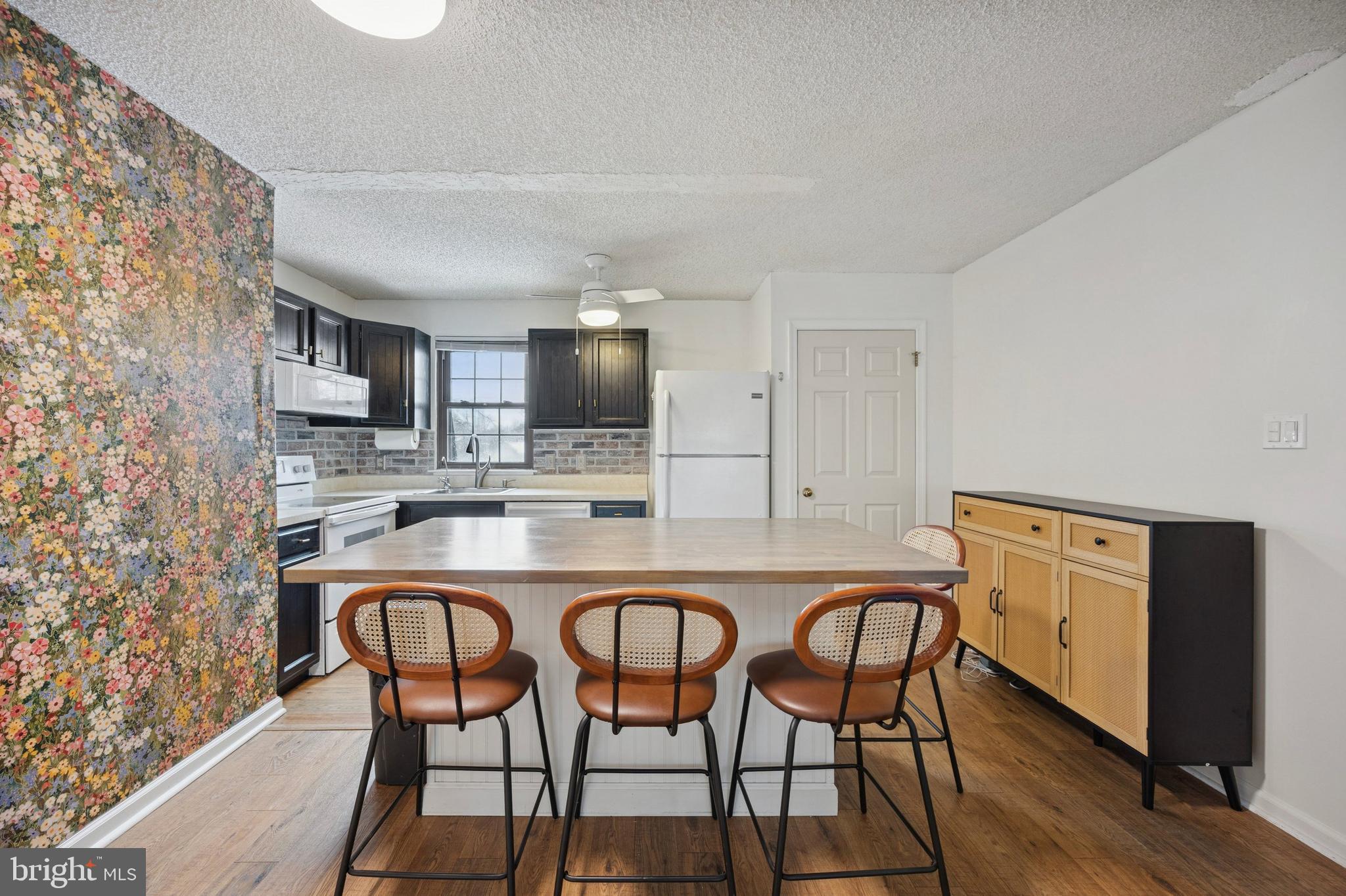440 South State Street, Unit D7 Newtown, PA 18940 - Photo 5 of 14 Eat-in dining area