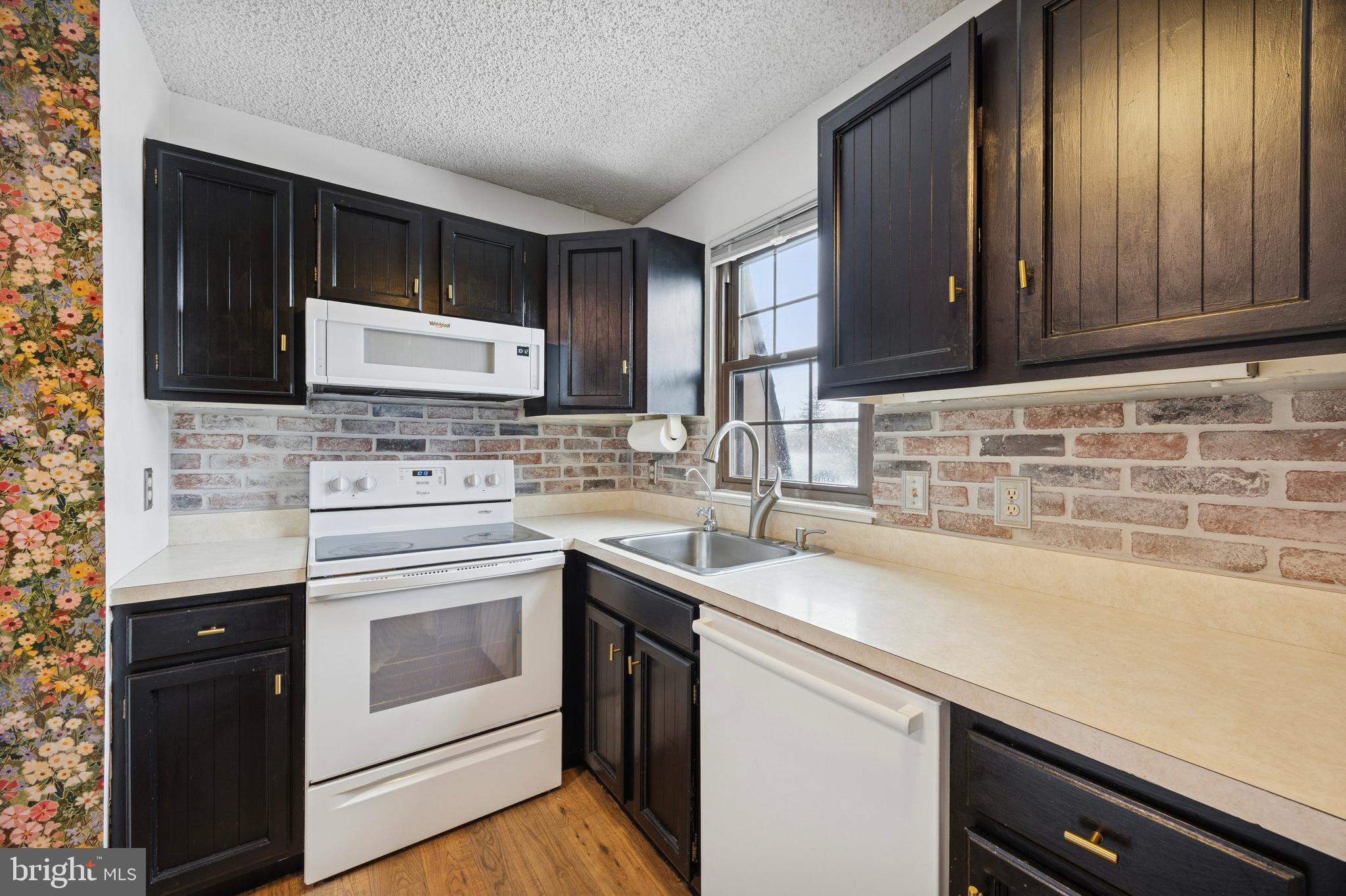 440 South State Street, Unit D7 Newtown, PA 18940 - Photo 7 of 14 Granite counter tops