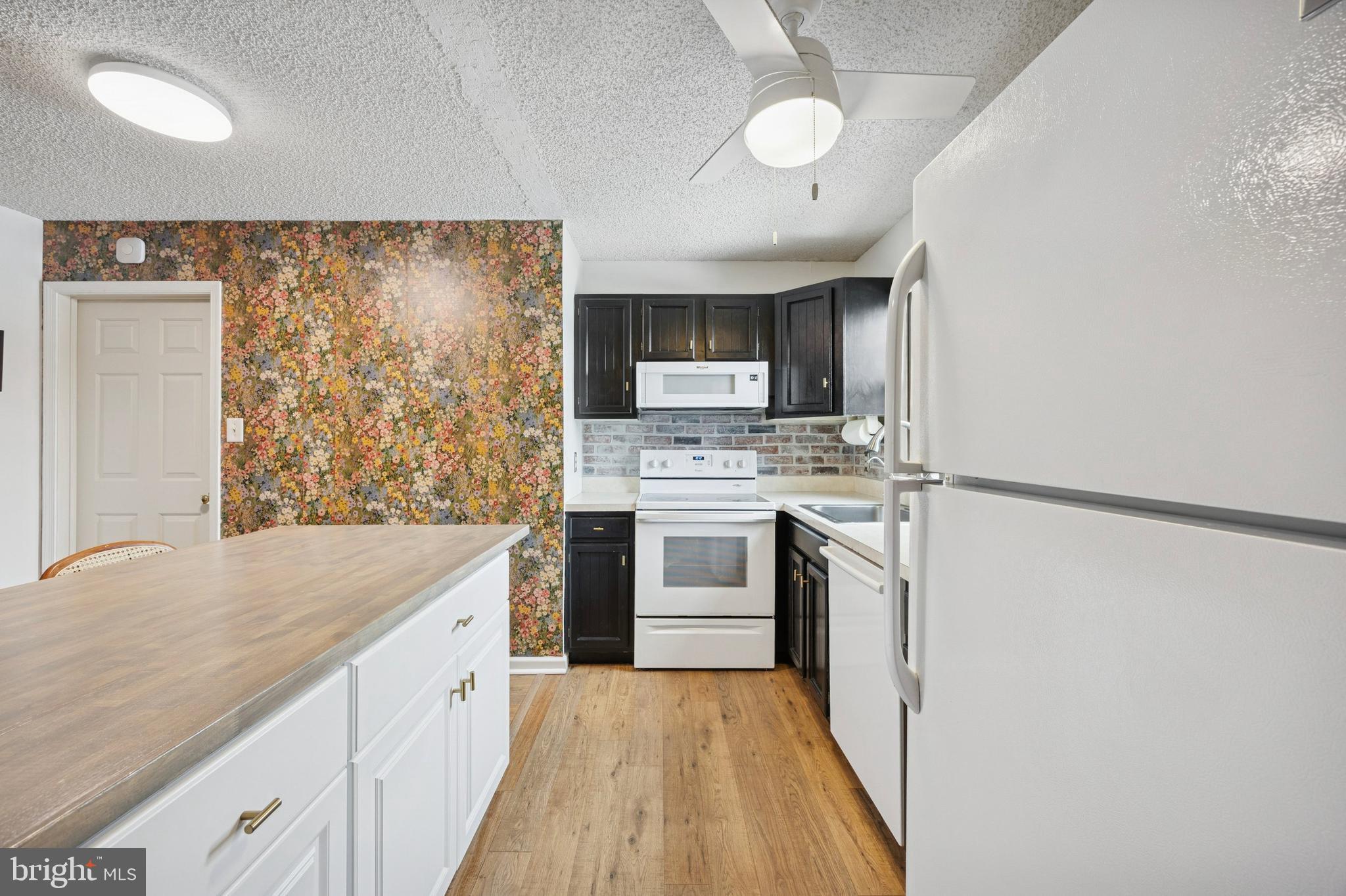440 South State Street, Unit D7 Newtown, PA 18940 - Photo 8 of 14 Galley-like kitchen