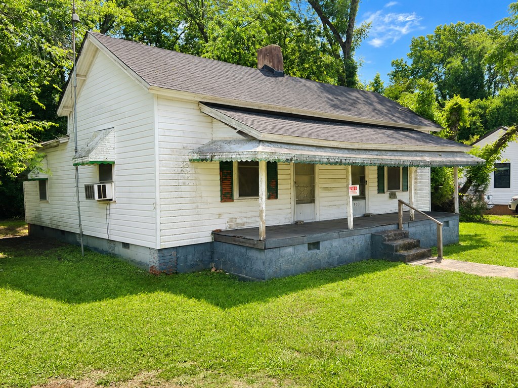 933 Anderson Street Calhoun Falls, SC 29628 - Photo 2 of 12