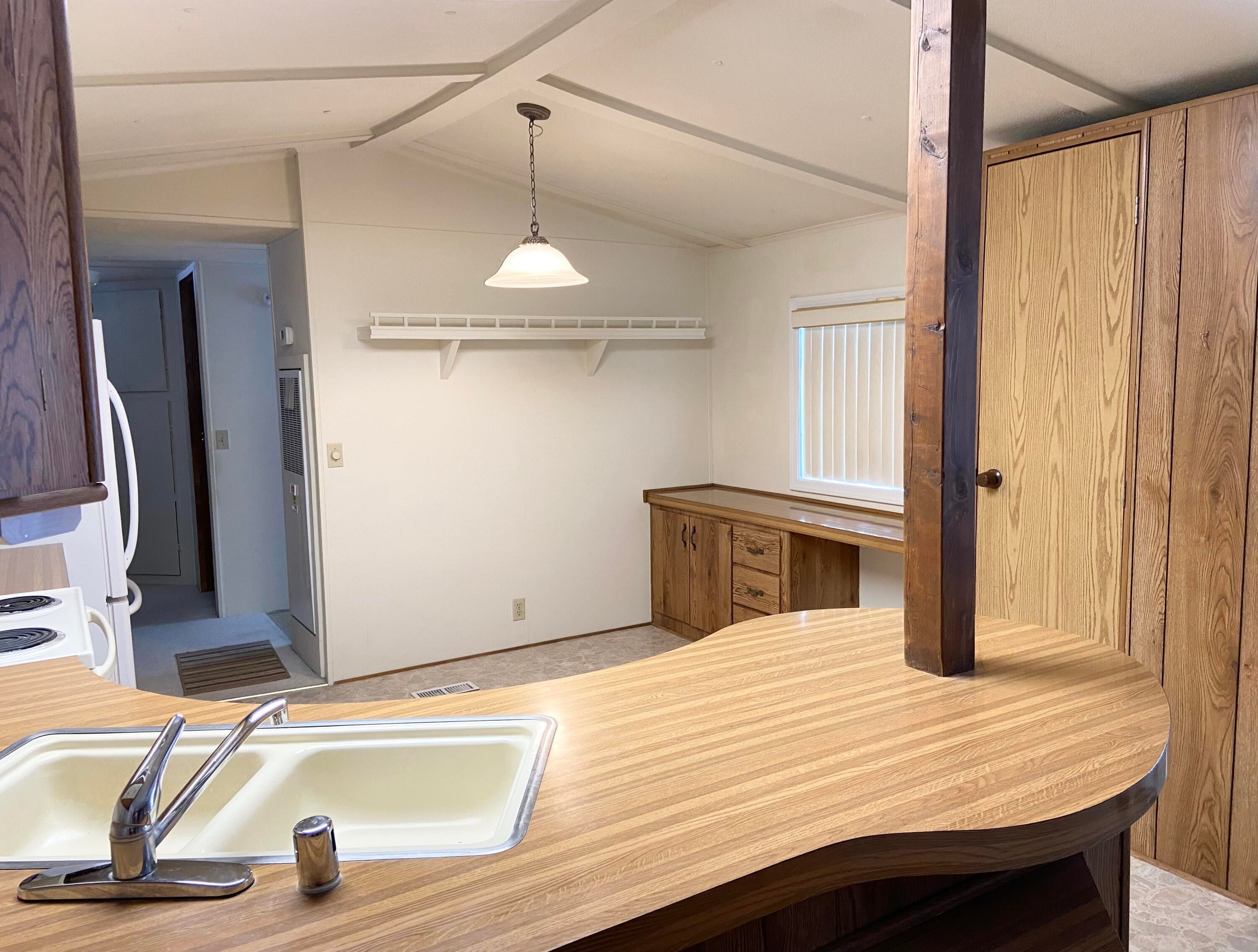 52731 Huntington Road, Unit 33 La Pine, OR 97739 - Photo 6 of 18 Dining