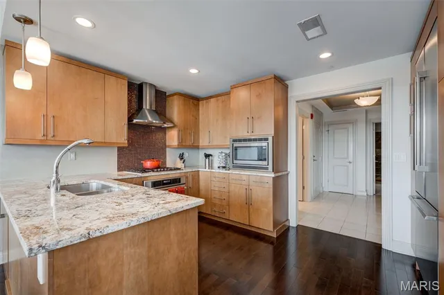 $4,200 | 232 North Kingshighway Boulevard, Unit 1102, St. Louis, MO 63108