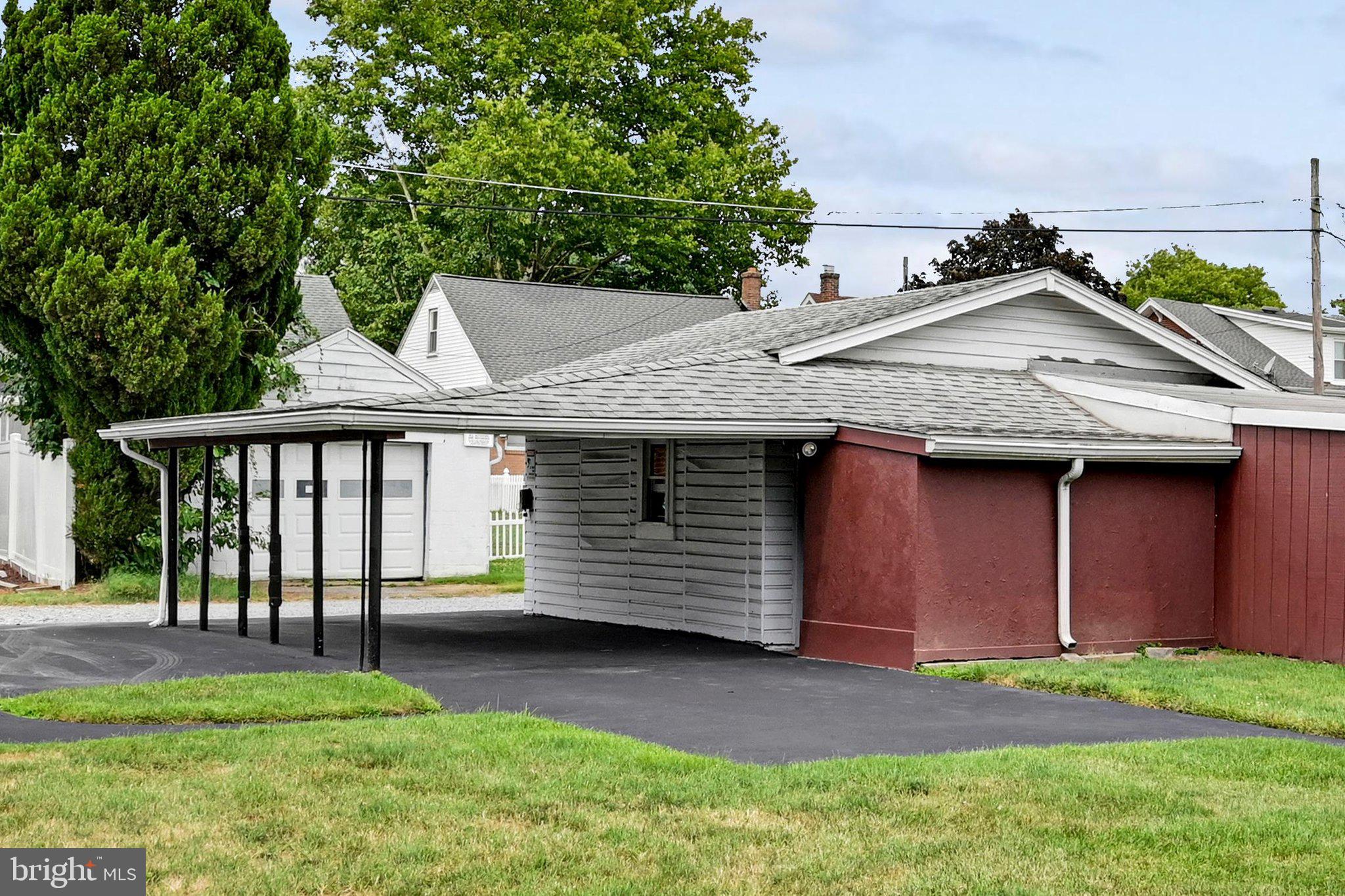 1629 New Holland Road Reading, PA 19607 - Photo 26 of 34 Garage