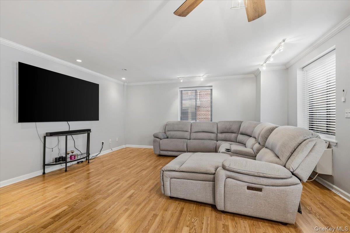 425 Shore Road, Unit 2D Long Beach, NY 11561 - Photo 5 of 32 Gallery Image 5