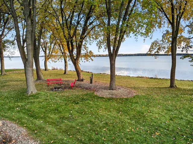 $800,000 | W913 West North Shore Drive, Montello, WI 53949