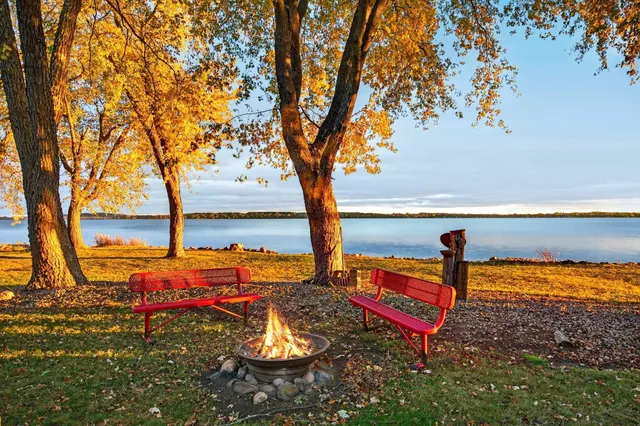 $800,000 | W913 West North Shore Drive, Montello, WI 53949