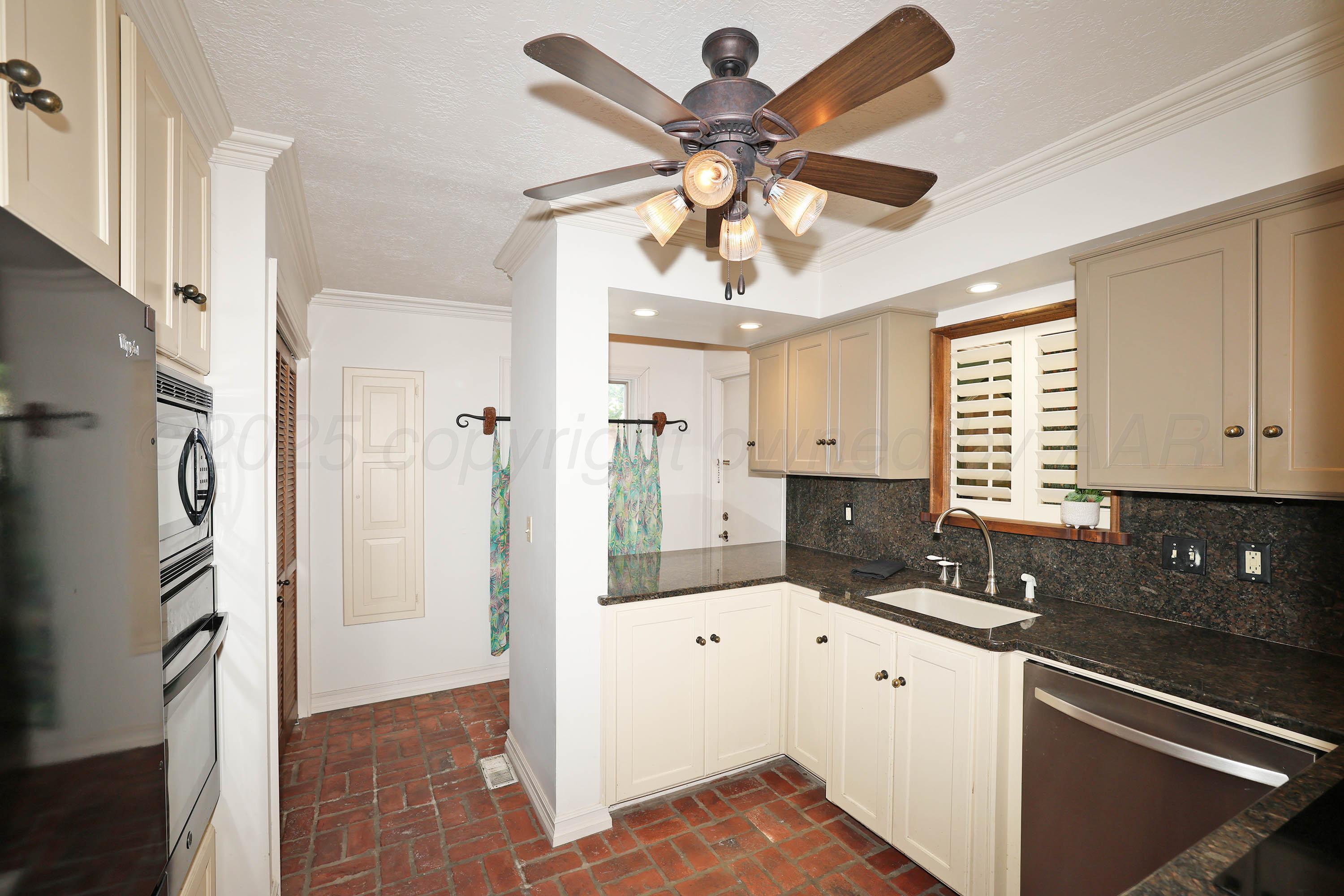 1615 South Bryan Street, Unit 19 Amarillo, TX 79102 - Photo 15 of 54 16-Kitchen