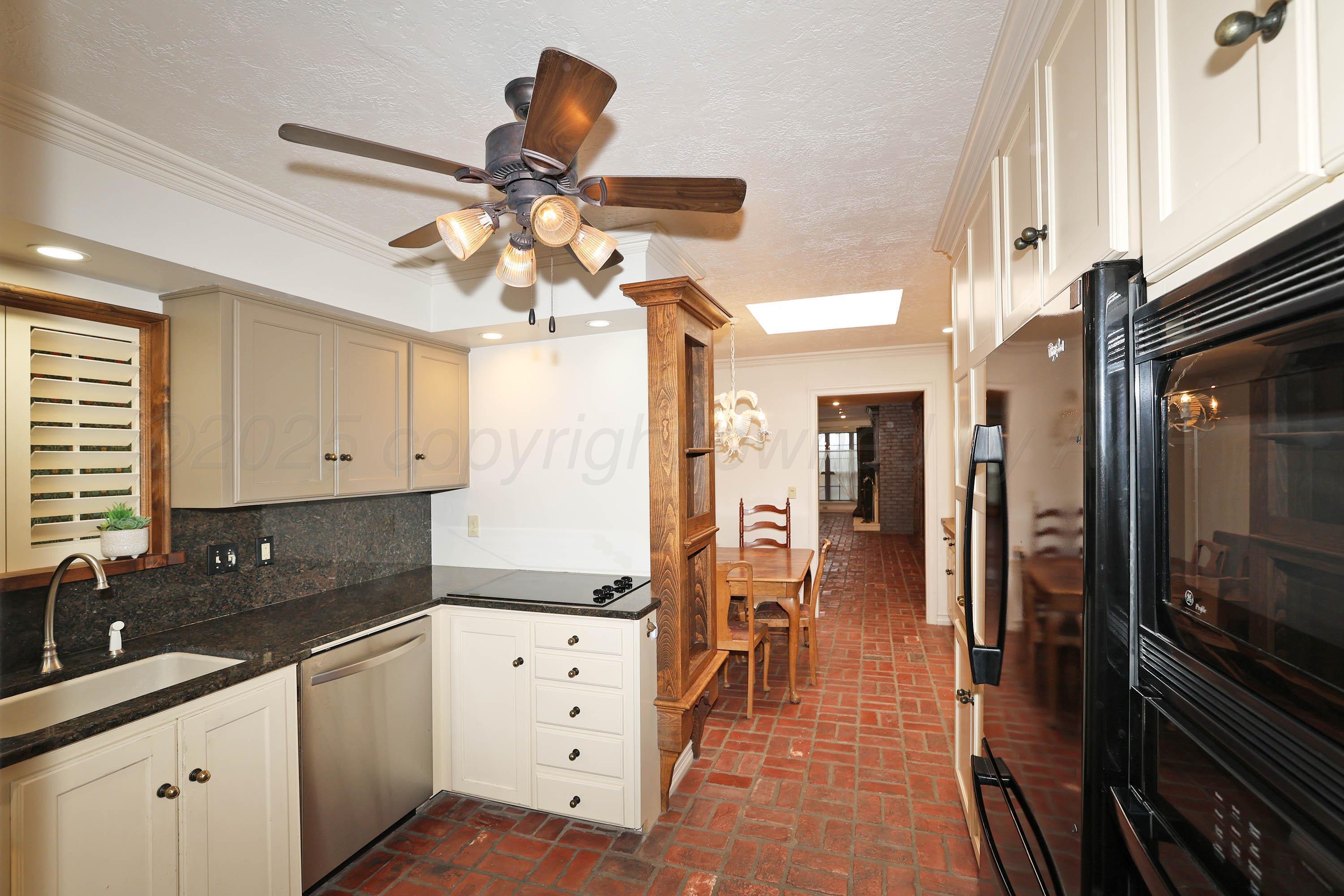 1615 South Bryan Street, Unit 19 Amarillo, TX 79102 - Photo 16 of 54 17-Kitchen