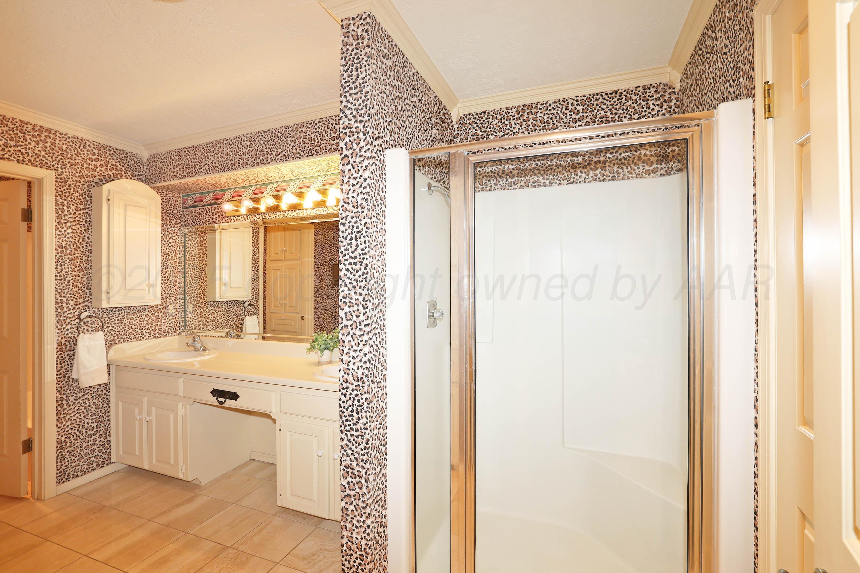 1615 South Bryan Street, Unit 19 Amarillo, TX 79102 - Photo 25 of 54 25-Primary Bath