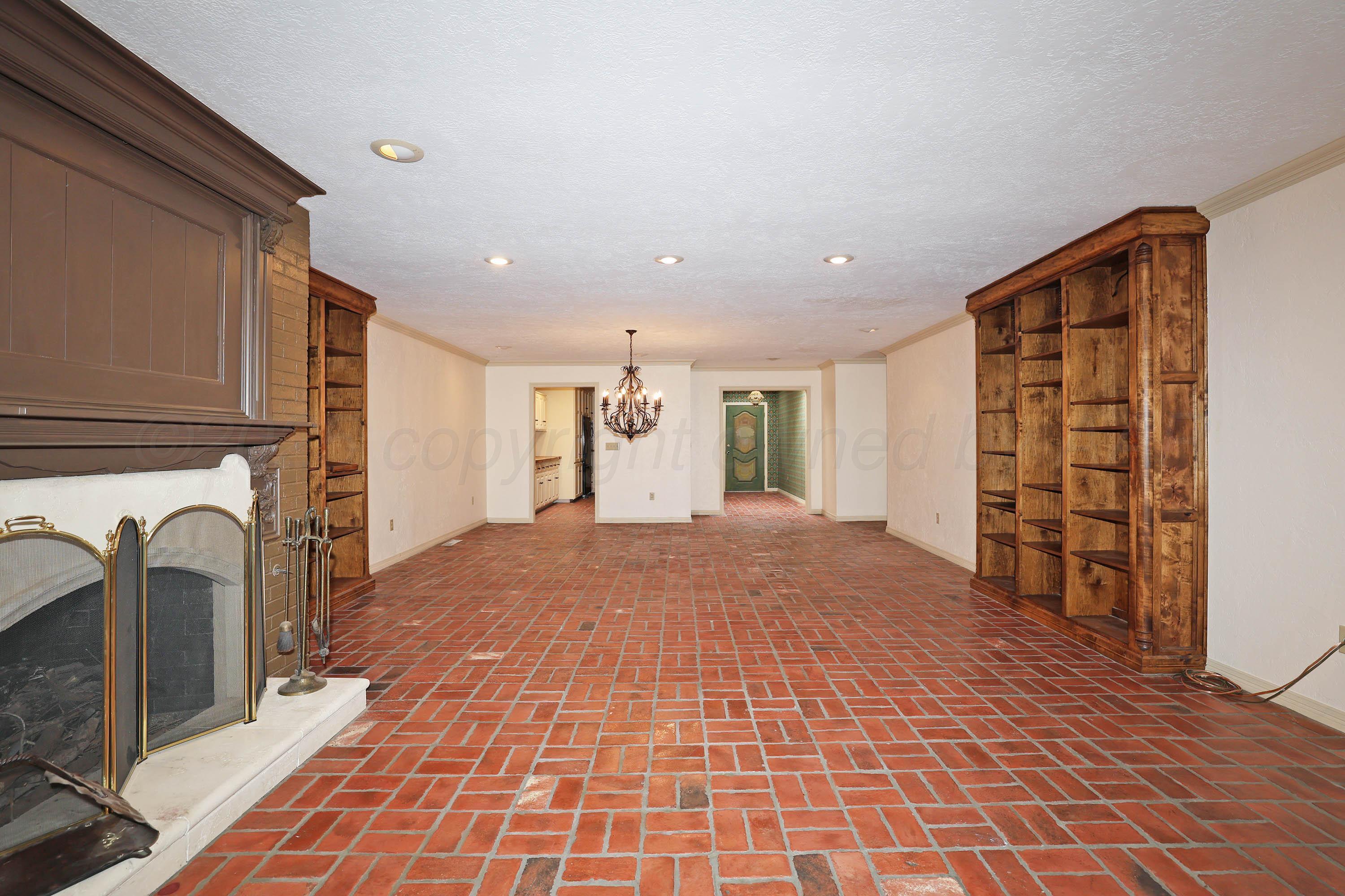 1615 South Bryan Street, Unit 19 Amarillo, TX 79102 - Photo 6 of 53 a view of a livingroom with a fireplace