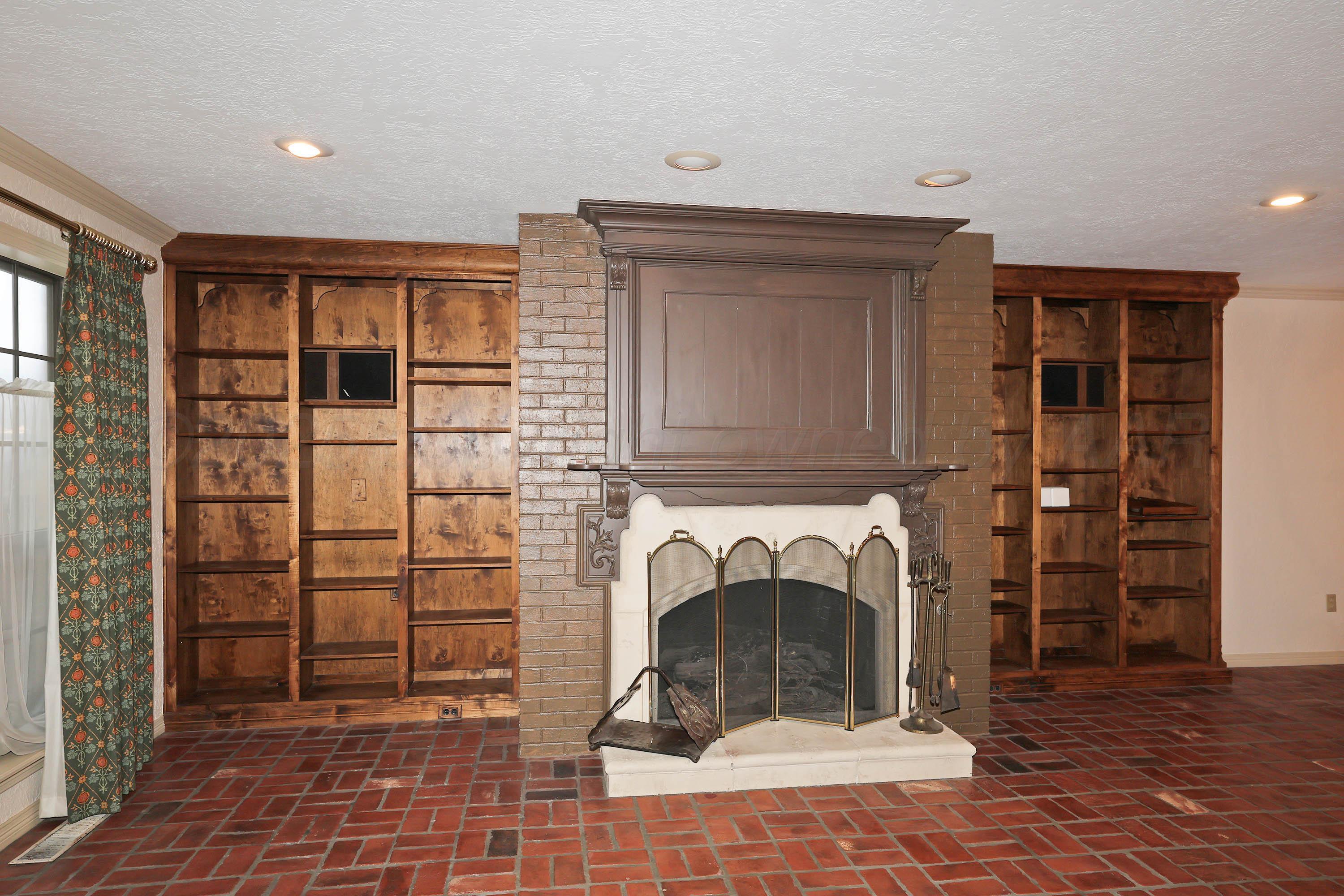 1615 South Bryan Street, Unit 19 Amarillo, TX 79102 - Photo 8 of 54 9-Living Area Fireplace