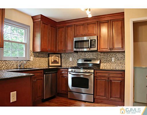 16 Larchmont Road Edison, NJ 08837 - Photo 2 of 25 Gallery Image 2