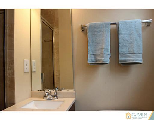 16 Larchmont Road Edison, NJ 08837 - Photo 11 of 25 Gallery Image 11