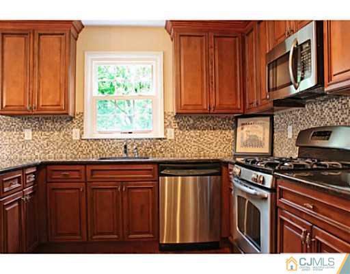 16 Larchmont Road Edison, NJ 08837 - Photo 12 of 25 Gallery Image 12