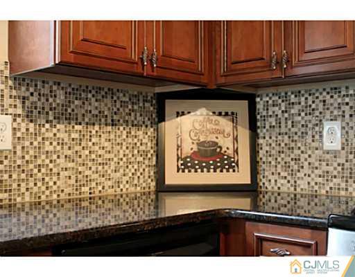 16 Larchmont Road Edison, NJ 08837 - Photo 13 of 25 Gallery Image 13
