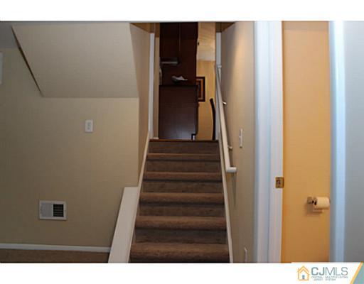 16 Larchmont Road Edison, NJ 08837 - Photo 19 of 25 Gallery Image 19