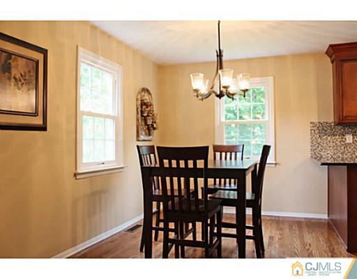 16 Larchmont Road Edison, NJ 08837 - Photo 4 of 25 Gallery Image 4