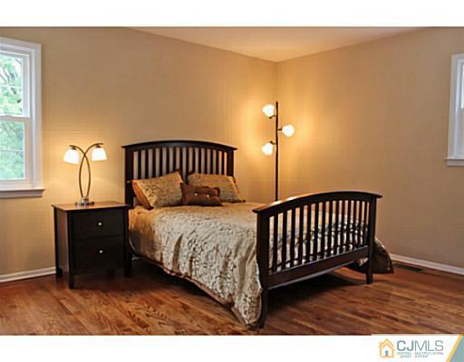 16 Larchmont Road Edison, NJ 08837 - Photo 5 of 25 Gallery Image 5