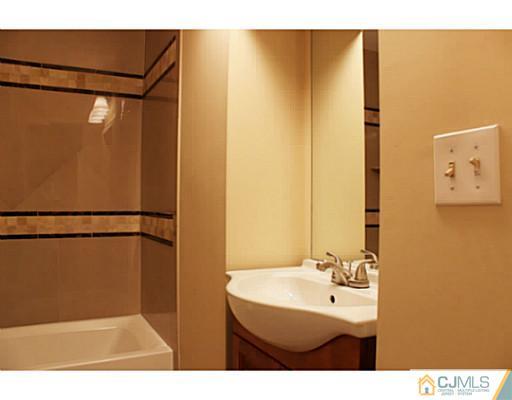 16 Larchmont Road Edison, NJ 08837 - Photo 7 of 25 Gallery Image 7