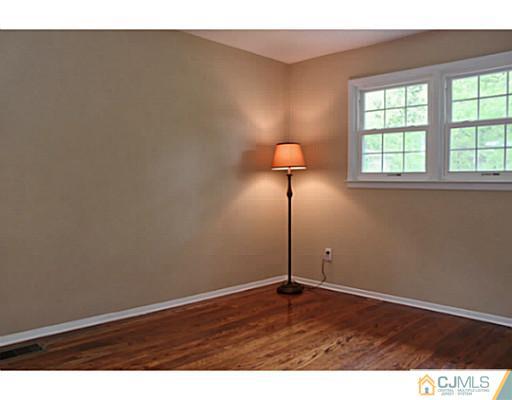 16 Larchmont Road Edison, NJ 08837 - Photo 10 of 25 Gallery Image 10