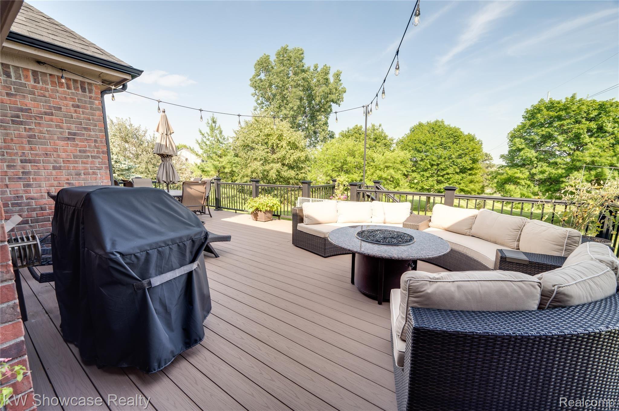 1018 Grandview Drive Rochester, MI 48306 - Photo 53 of 73 All maintenance free TREX Deck w/ vinyl railings and aluminum posts.
