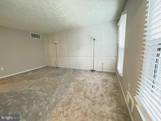 2053 Kings House Road Silver Spring, MD 20905 - Photo 5 of 20 Living room