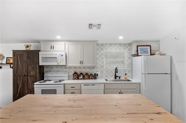 $1,400 | 4218 Lake Hancock Road, Lakeland, FL 33812