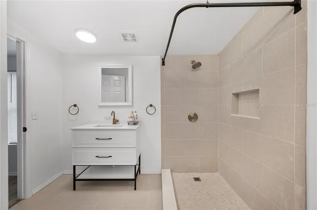 $1,400 | 4218 Lake Hancock Road, Lakeland, FL 33812