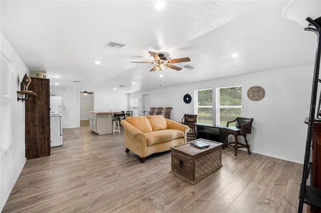 $1,400 | 4218 Lake Hancock Road, Lakeland, FL 33812