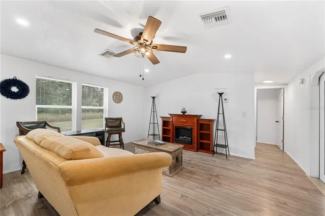 $1,400 | 4218 Lake Hancock Road, Lakeland, FL 33812