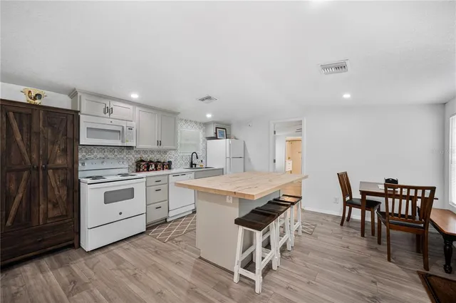 $1,400 | 4218 Lake Hancock Road, Lakeland, FL 33812