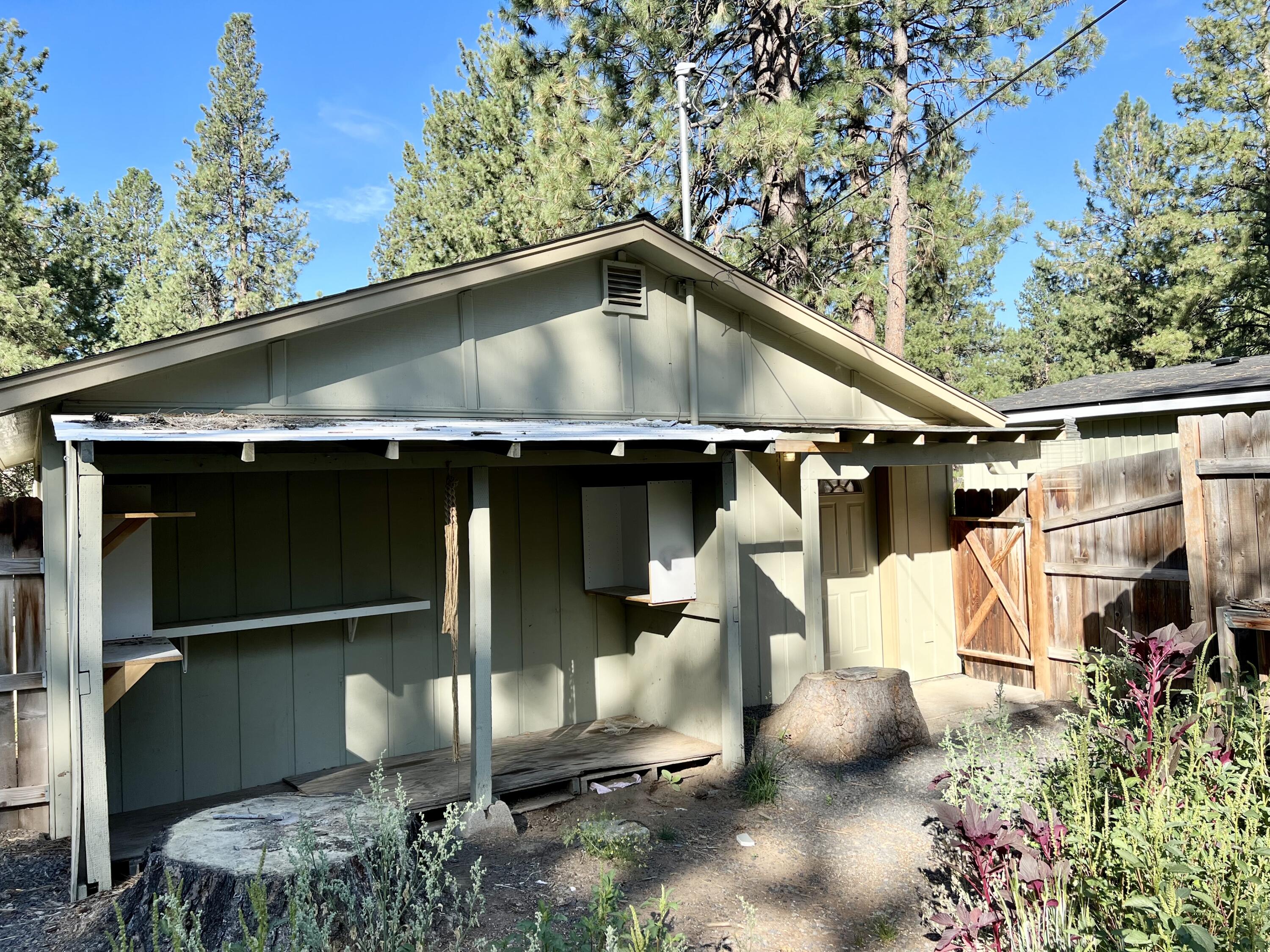 60492 Zuni Road Bend, OR 97702 - Photo 2 of 19 Cute Cottage perfect for simple living, as a vacation spot, or temporary home while you build!