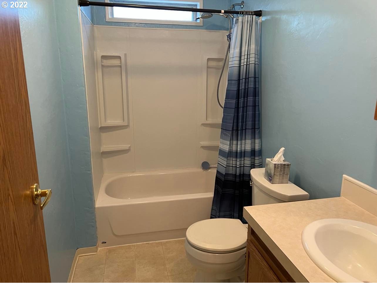 1962 McDonald Court Springfield, OR 97477 - Photo 14 of 18 Bathroom