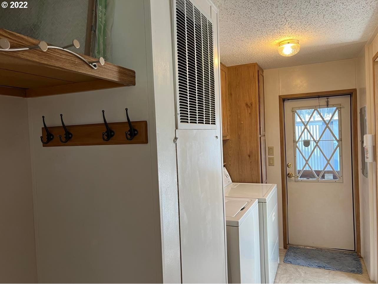 1962 McDonald Court Springfield, OR 97477 - Photo 15 of 18 Utility Room