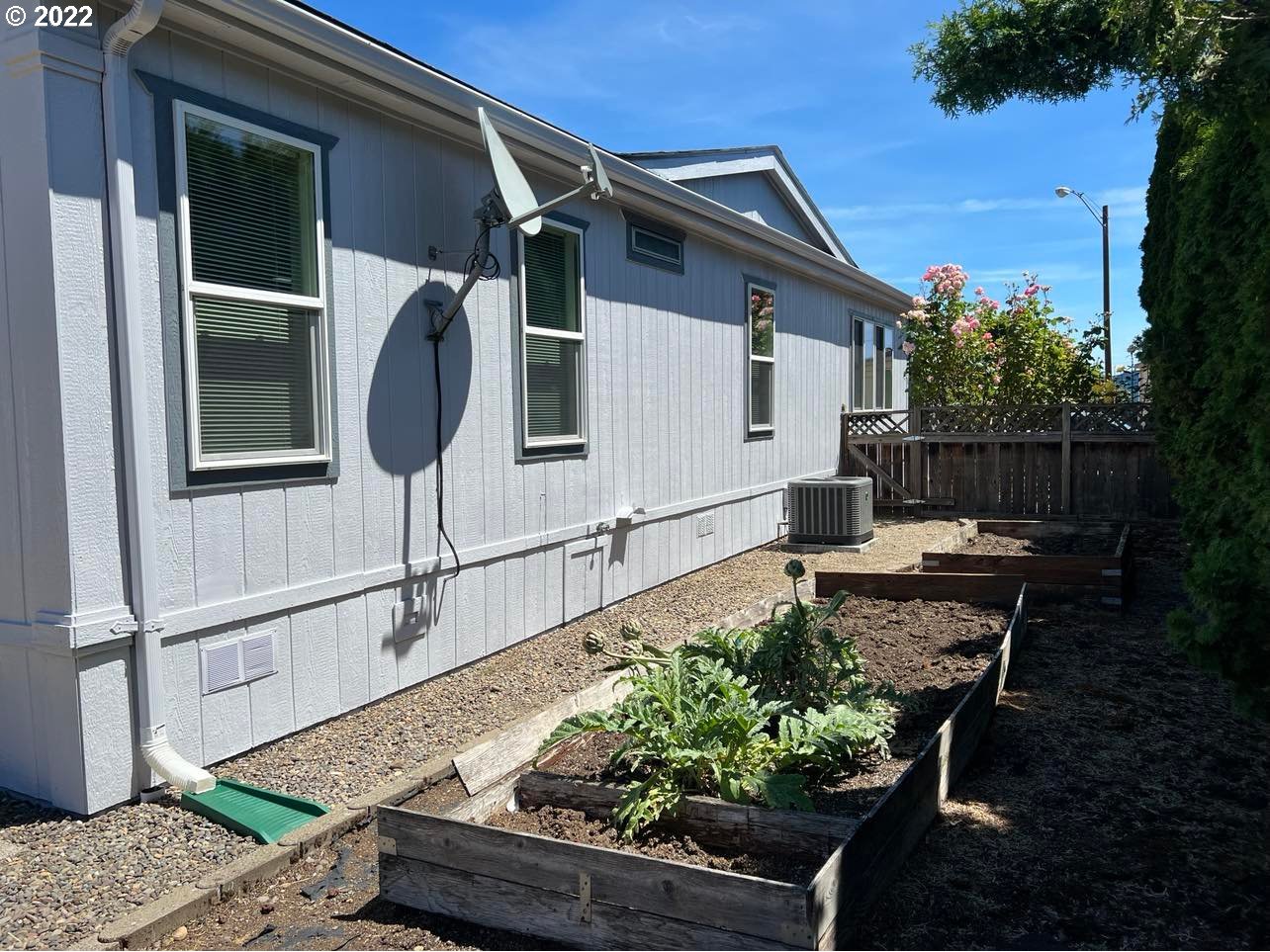 1962 McDonald Court Springfield, OR 97477 - Photo 16 of 18 Garden