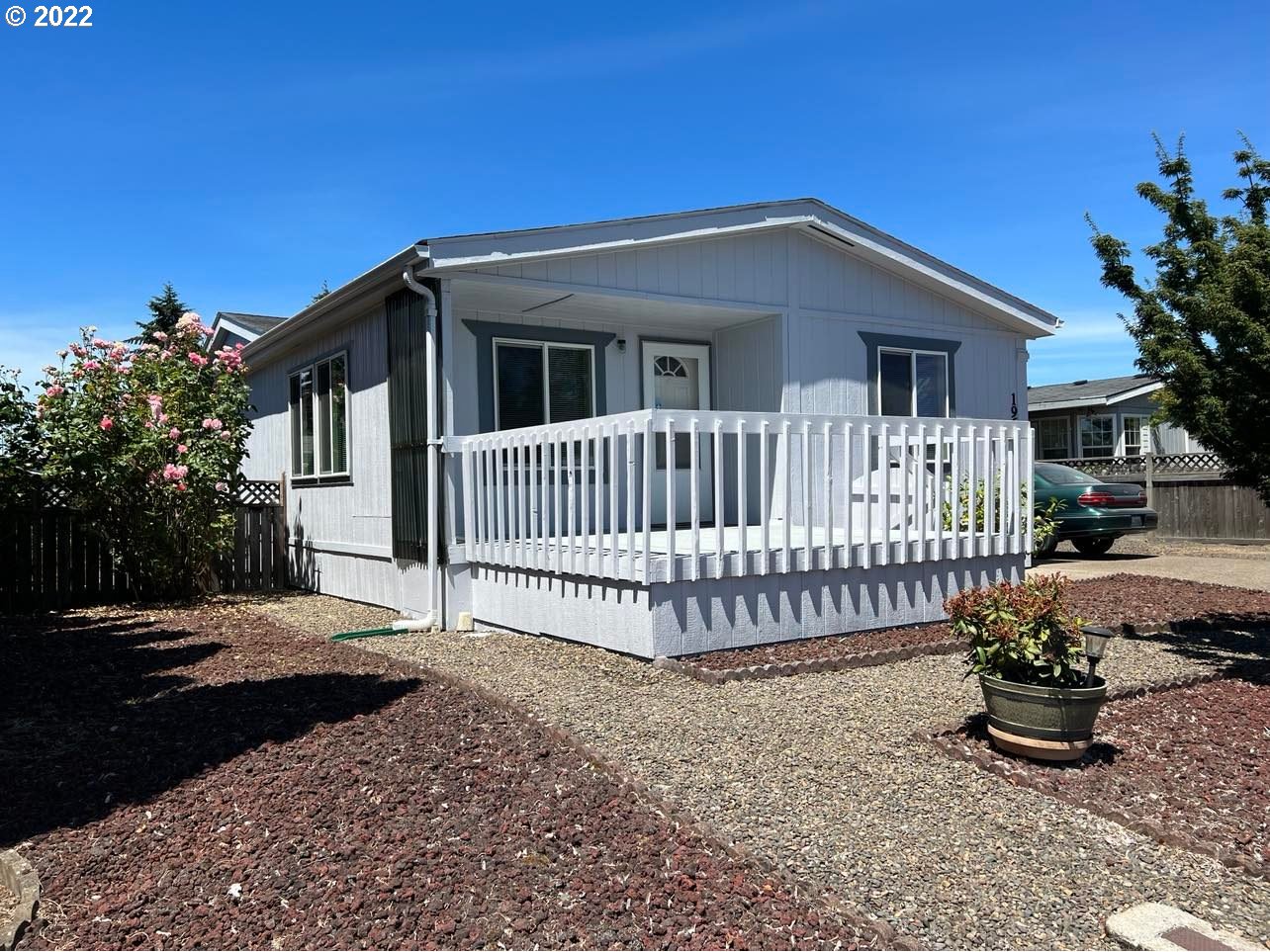 1962 McDonald Court Springfield, OR 97477 - Photo 2 of 18 Deck