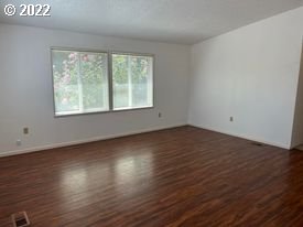 1962 McDonald Court Springfield, OR 97477 - Photo 7 of 18 Living Room
