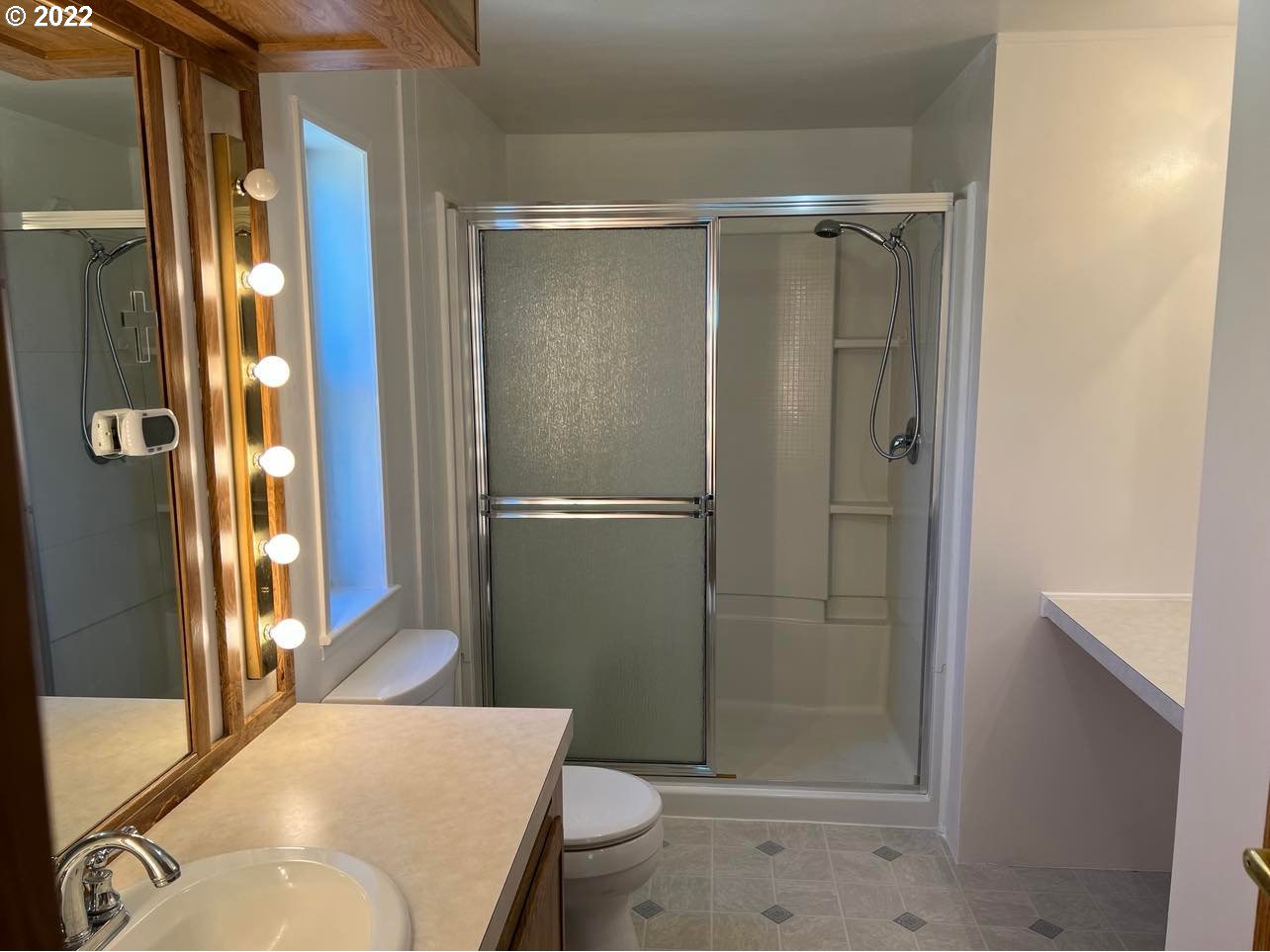 1962 McDonald Court Springfield, OR 97477 - Photo 10 of 18 Bathroom, Attached