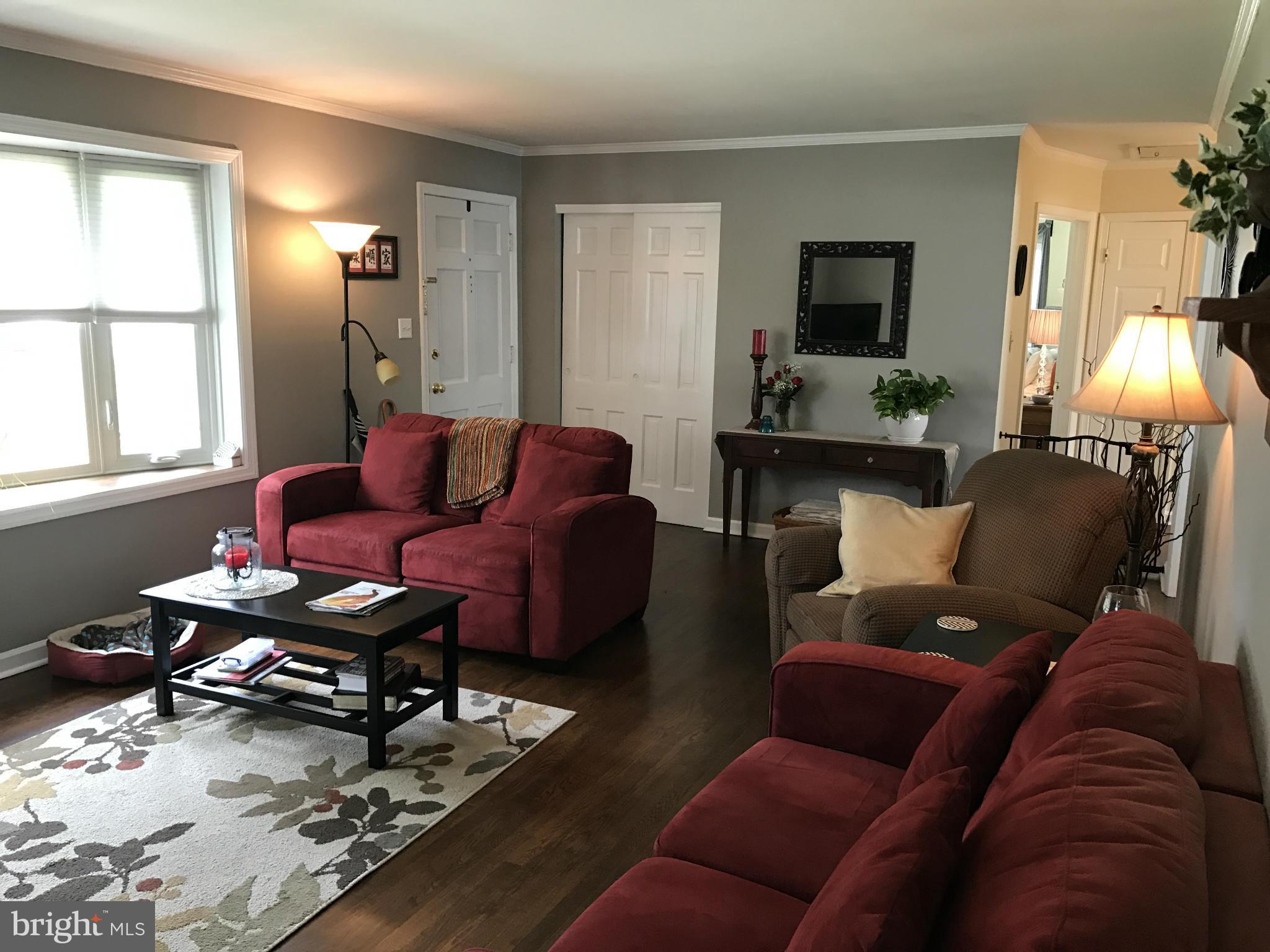 9002 Sudley Road Manassas, VA 20110 - Photo 15 of 27 Living Room