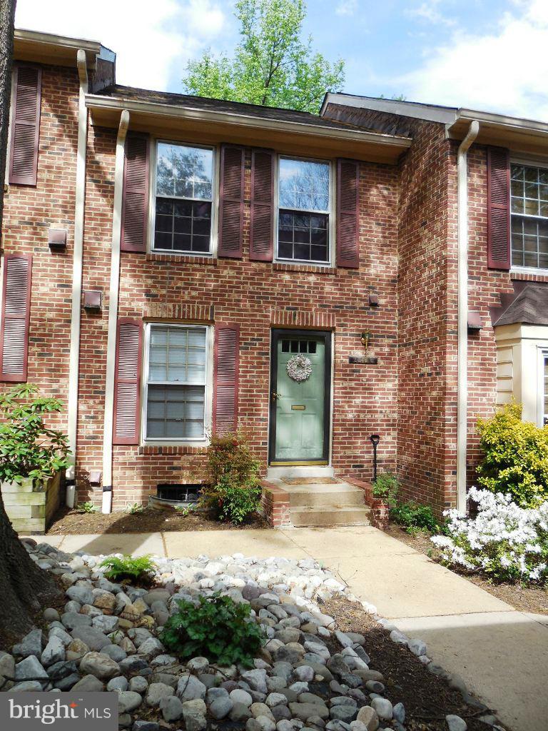 2540 South Walter Reed Drive, Unit 3 Arlington, VA 22206 - Photo 1 of 7 Exterior (Front)