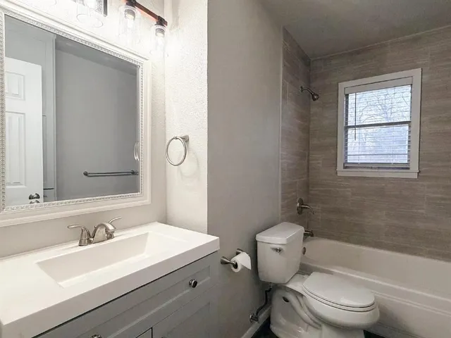 $1,695 | 549 Northwest Hillery Street, Burleson, TX 76028