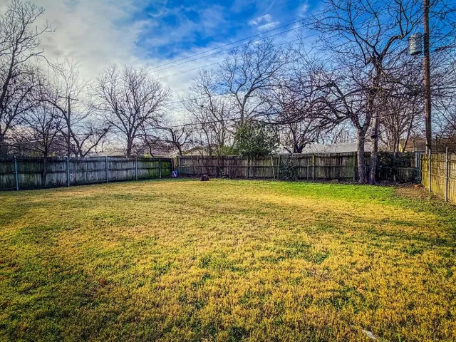 $1,695 | 549 Northwest Hillery Street, Burleson, TX 76028