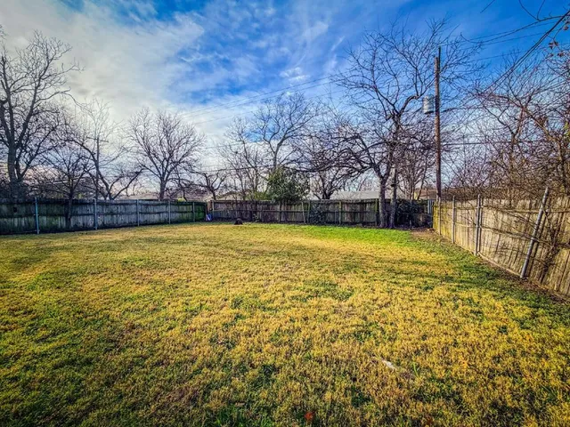 $1,695 | 549 Northwest Hillery Street, Burleson, TX 76028