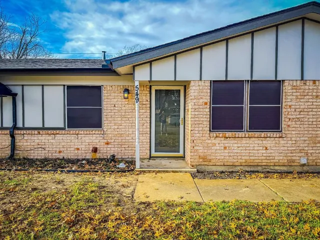 $1,695 | 549 Northwest Hillery Street, Burleson, TX 76028