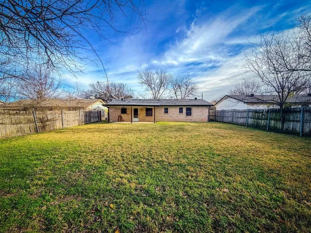$1,695 | 549 Northwest Hillery Street, Burleson, TX 76028